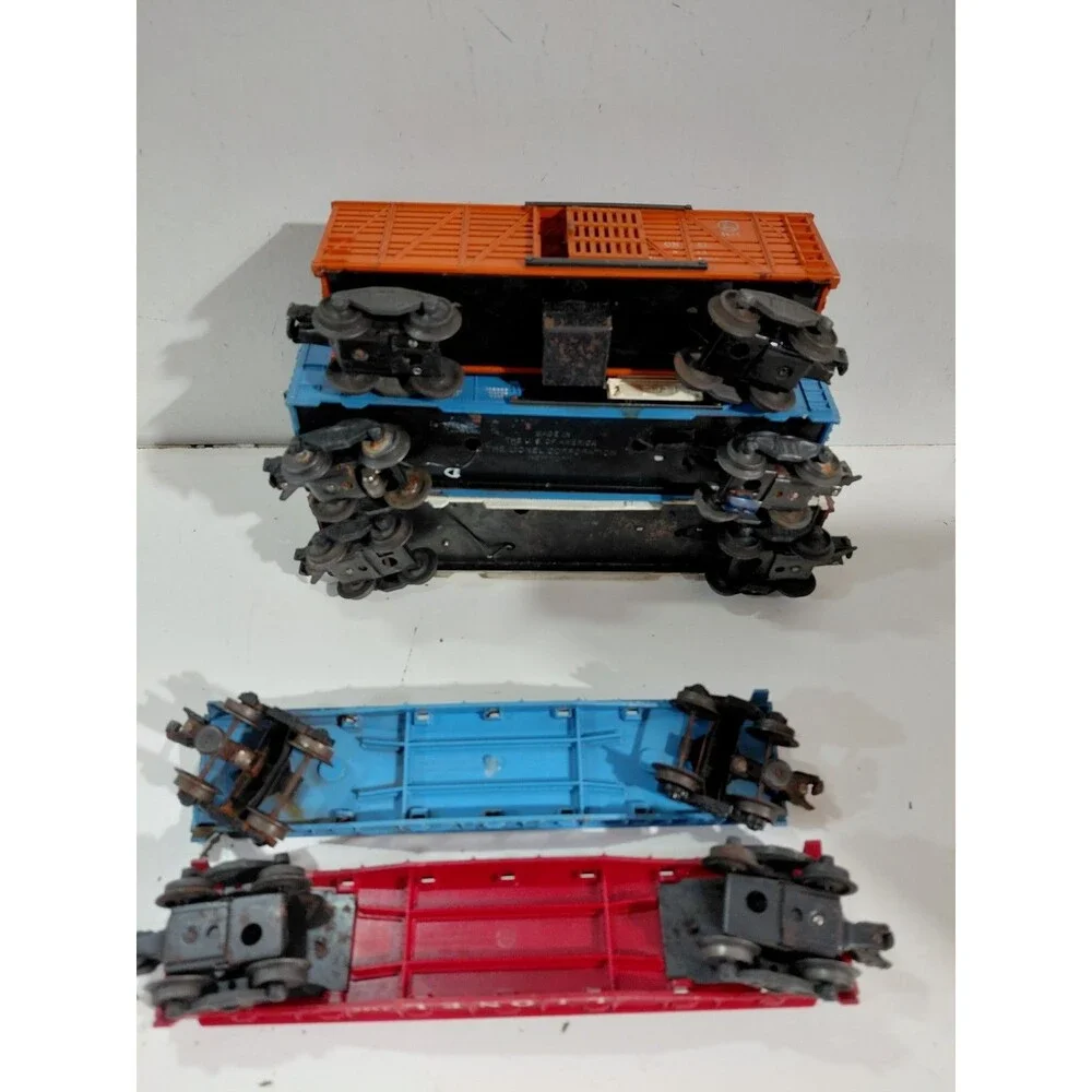 5 Lionel O Gauge Model Railroad Post War Freight Cars (Flat Brakeman Milk Cattle
